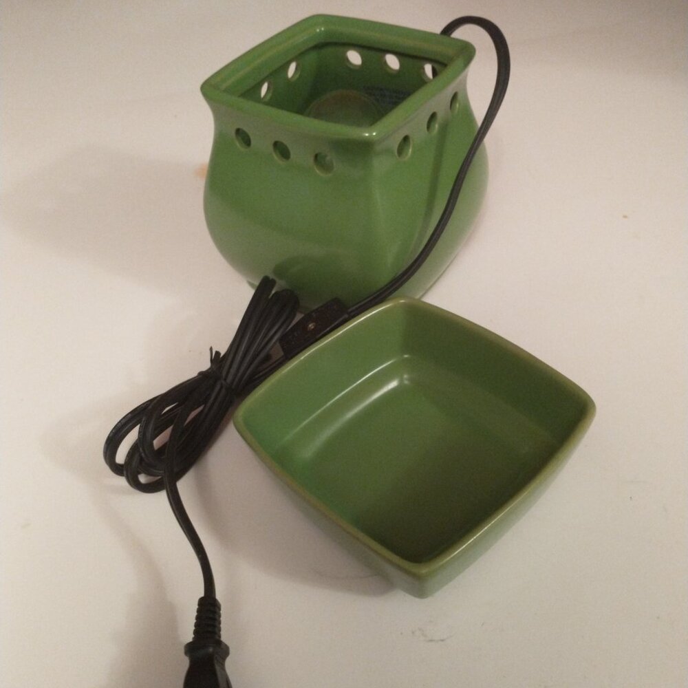 GU Scentsy wax warmer in color green